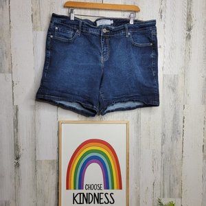 Torrid medium wash jean shorts size 20